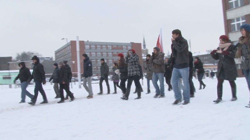 Rocznica stanu wojennego w Katowicach: ZOMO pałuje studentów
