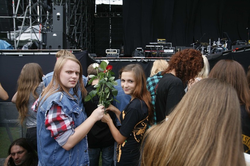 Guns N Roses w Rybniku: Fani wchodzą już na stadion. A my byliśmy za sceną [ZDJĘCIA, FILM]