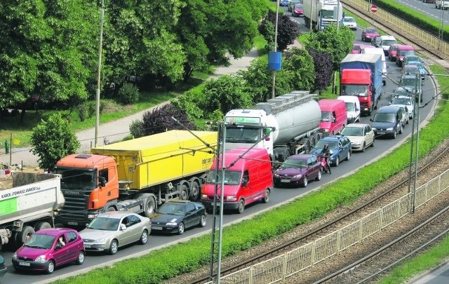 Prawie 3,5 mld zł trzeba było zapłacić za naprawę dróg w ciągu ostatnich pięciu lat we Wrocławiu