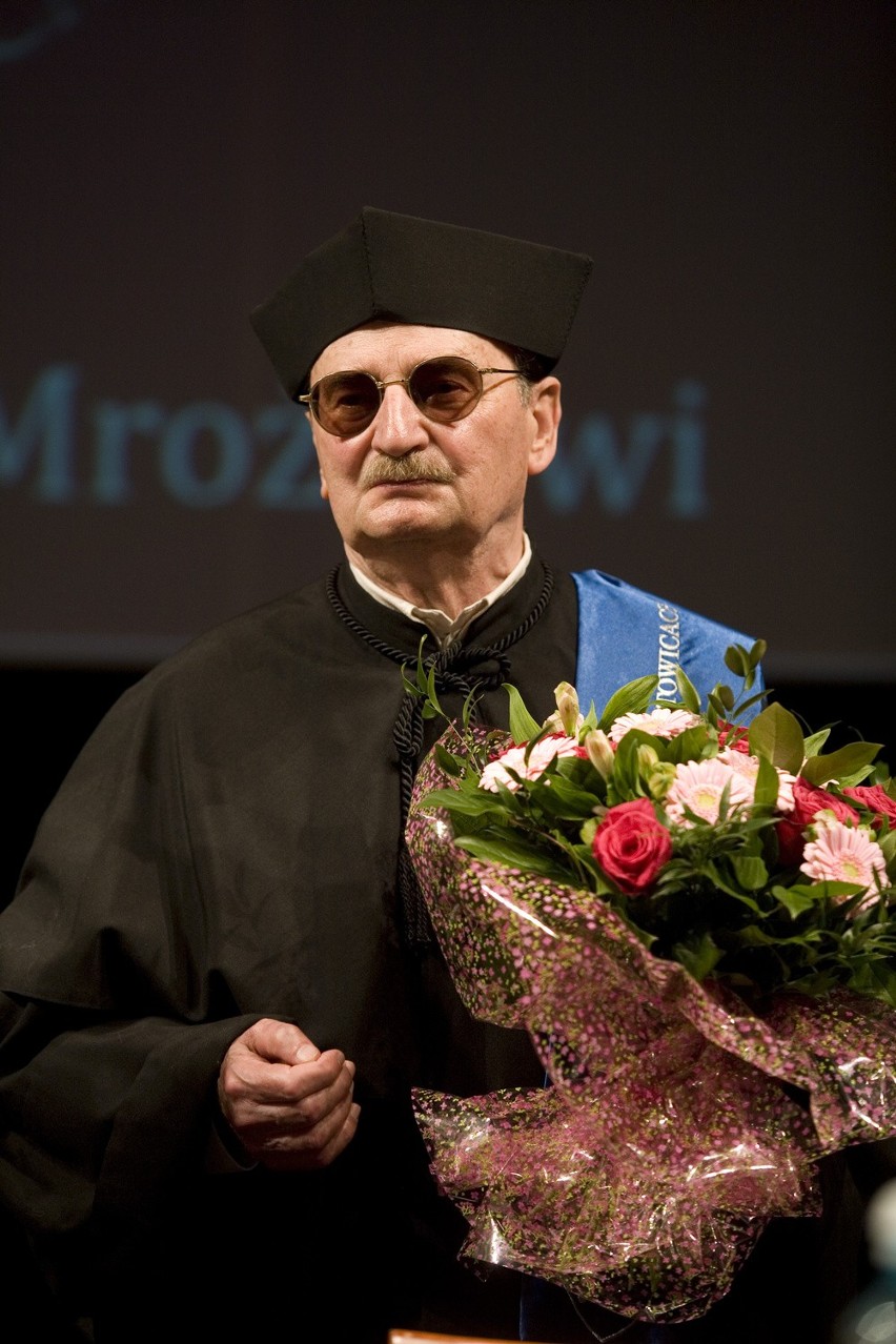Sławomir Mrożek z doktoratem honoris causa Uniwersytetu...