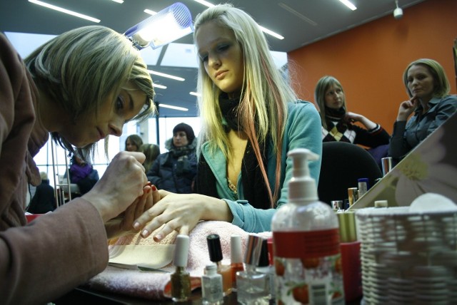 Klientki Galerii Olimp mogą do 13 marca korzystać z usług salonów kosmetycznych i fryzjerskich w promocyjnych cenach
