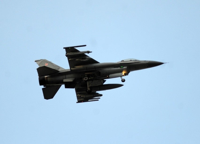 Wielkopolskie niebo należy do wojskowych F-16 i Herculesów