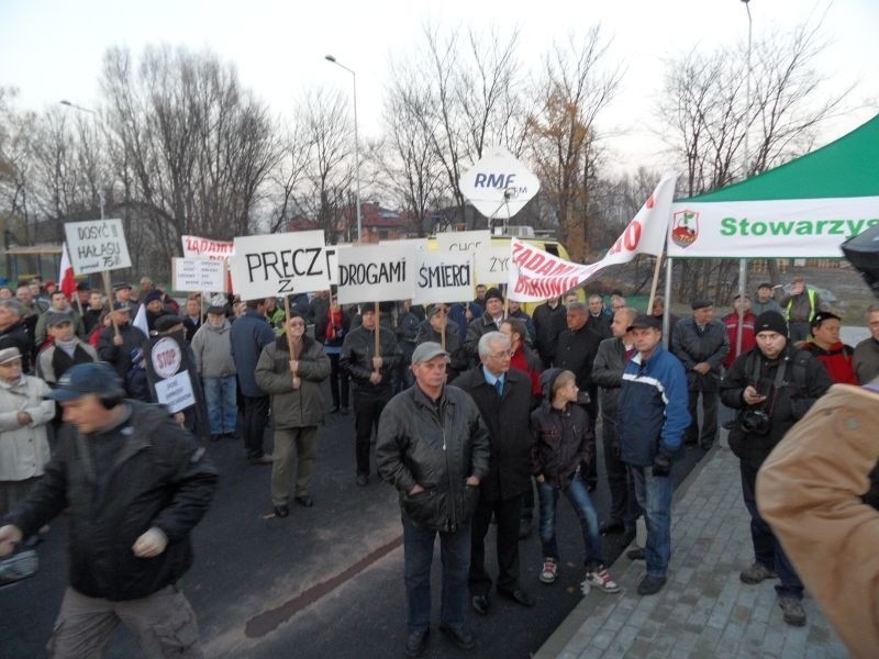 Pikieta mieszkańców na DK44 w Bieruniu