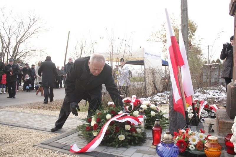 Odsłonięto pomnik upamiętniający ofiary katastrofy pod Szczekocinami [ZDJĘCIA]