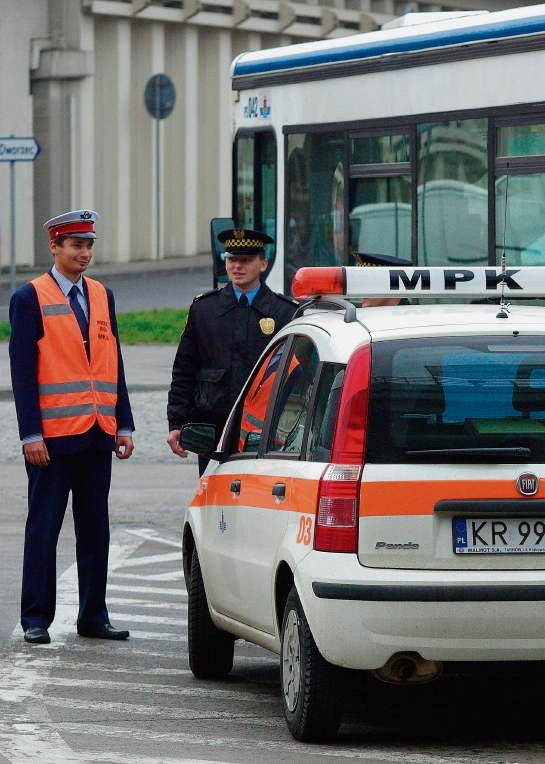 Inspektorzy MPK obserwują, a strażnicy miejscy łapią łobuzów