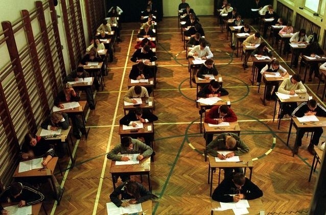 Jutro, o godzinie 9, uczniowie klas trzecich z wielkopolskich gimnazjów przystąpią - podobnie jak ich koledzy w całym kraju - do próbnych egzaminów.