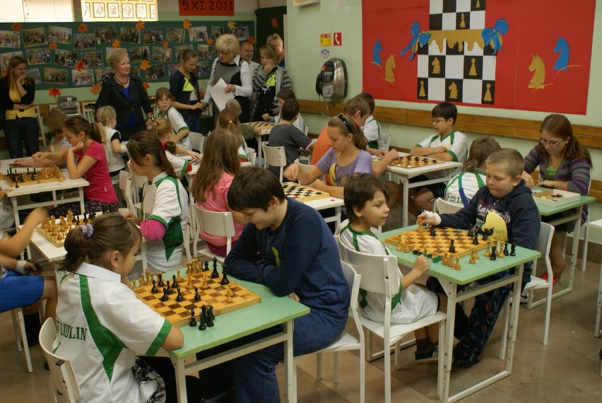 Turniej szachowo-warcabowy w szkole przy lubelskim DSK (ZDJĘCIA)