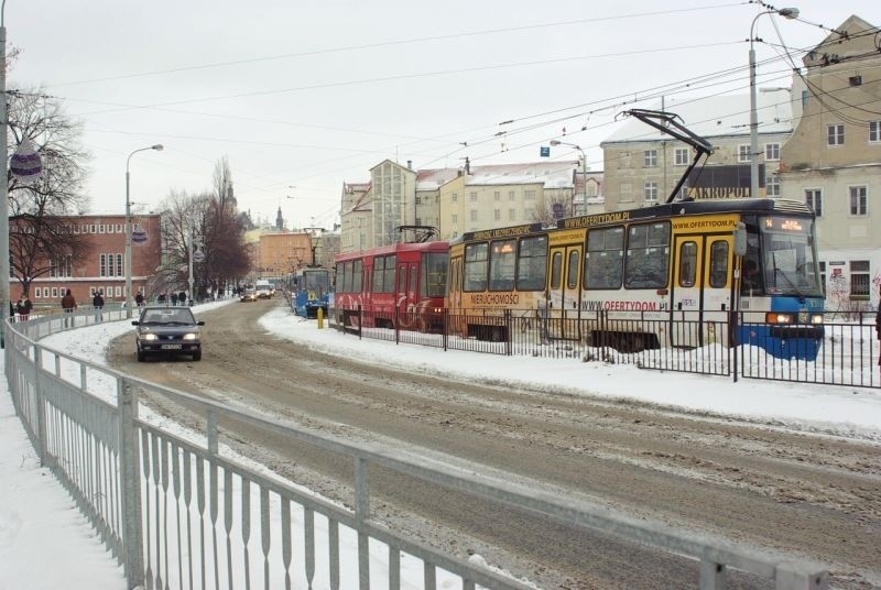 Dolny Śląsk sparaliżowany przez opady śniegu