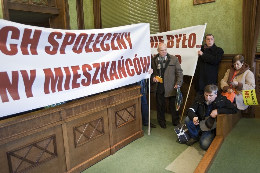 Protest przeciw podwyżkom cen śmieci (ZDJĘCIA)