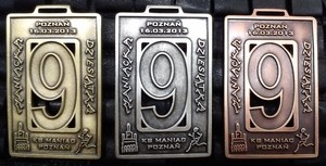 Medale dla biegaczy, którzy dobiegną do mety będą w trzech...