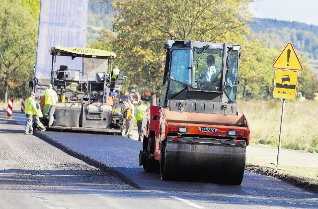 Około 80 mln zł otrzyma w tym roku Wielkopolska na przebudowę dróg lokalnych