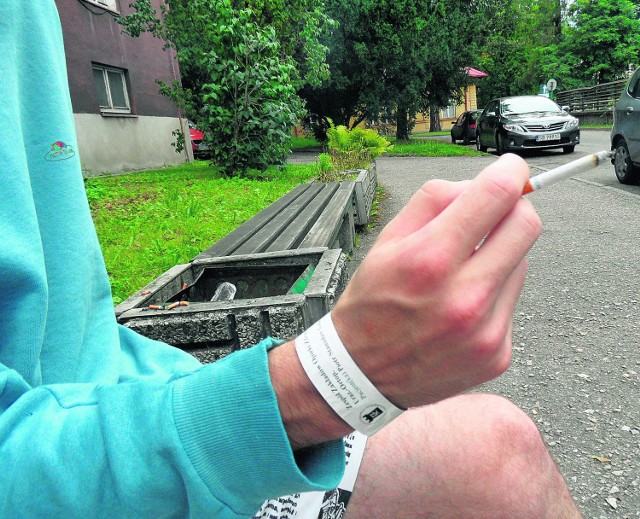Pacjenci w Cieszynie najczęściej palą w szpitalnym parku