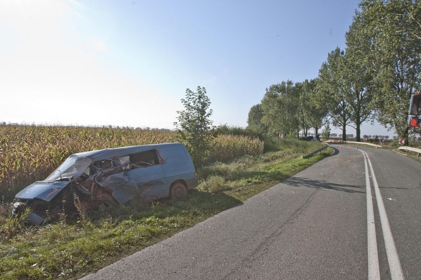 Wypadek na drodze Wrocław - Strzelin. Przejazd blokowała cysterna (ZDJĘCIA)