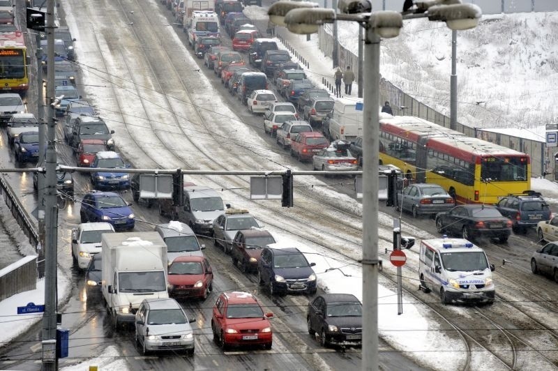 Dolny Śląsk sparaliżowany przez opady śniegu