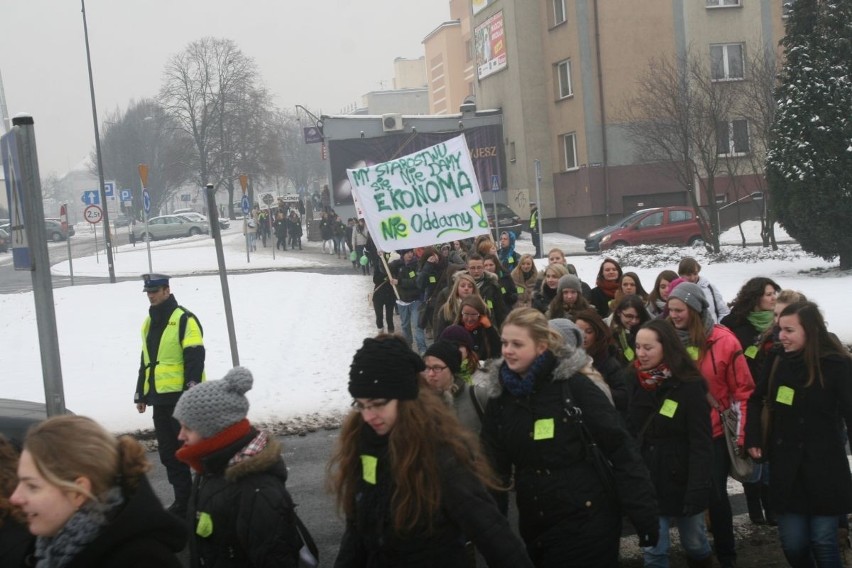 Manifestacja młodzieży Ekonomika z Raciborza [ZDJĘCIA i WIDEO]