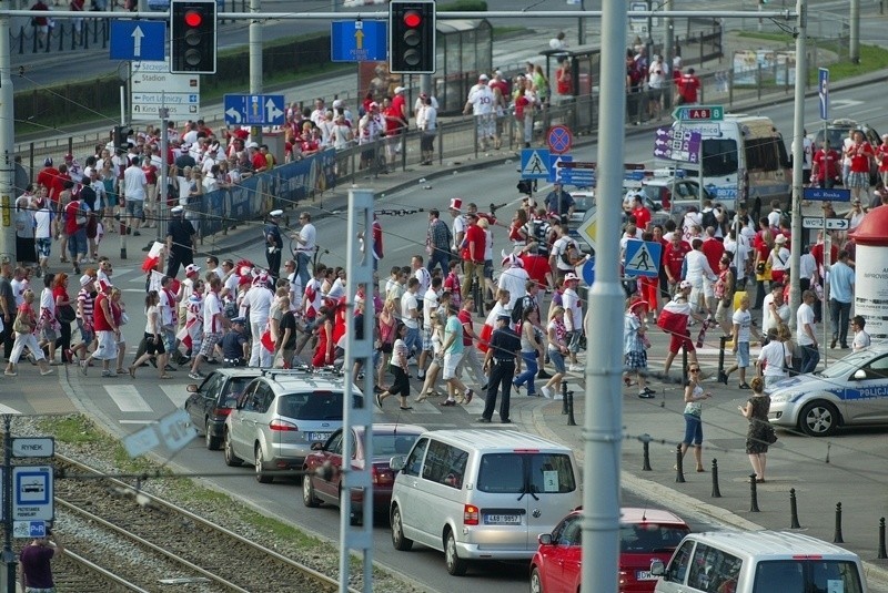 W sobotę Wrocław był biało-czerwony (FILMY, ZDJĘCIA)