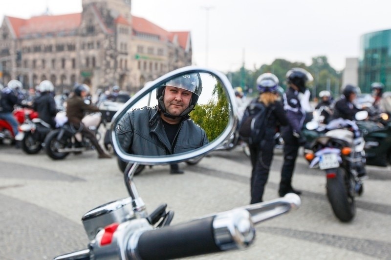 Parada około 150 motocyklistów rozpoczęła w Poznaniu obchody...