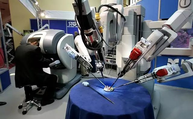 Robot nie operuje. To chirurg operuje przy pomocy robota. Za kilka dni pierwszy taki zabieg odbędzie się we Wrocławiu