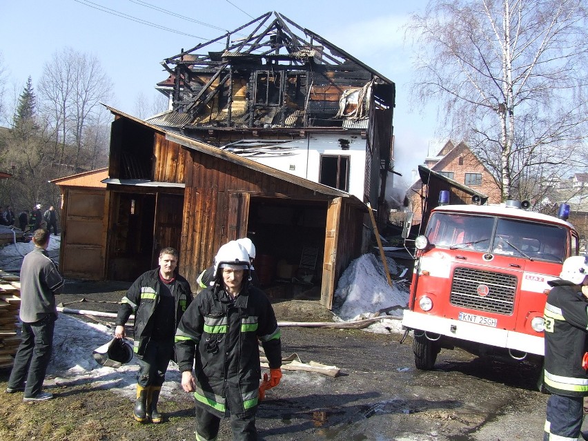 Płonie budynek mieszkalny w Szlachtowej
