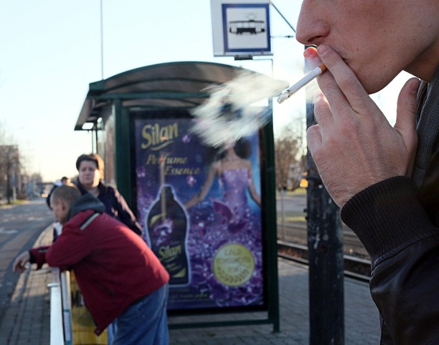 Połowa sprzedawców deklaruje chęć niezgodnej z prawem sprzedaży papierosów nieletnim.