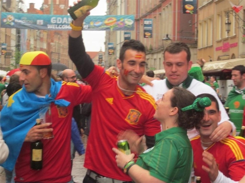 Irlandczycy i Hiszpanie bawią się w Gdańsku [ZDJĘCIA, FILMY]