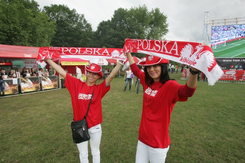 Polska - Rosja w Śląskiej Strefie Kibica w Chorzowie. Deszcz? Jaki deszcz? [ZOBACZ ZDJĘCIA]