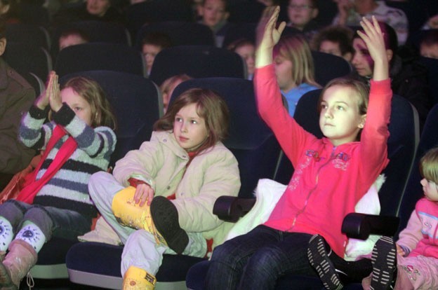 Gdańsk: Dzieci w kinie Neptun dostały świąteczne paczki