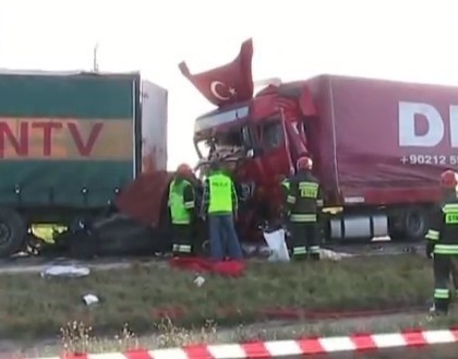 Wypadek na DK-11 w Oleśnie. Kadr filmu z kanału serwisu...