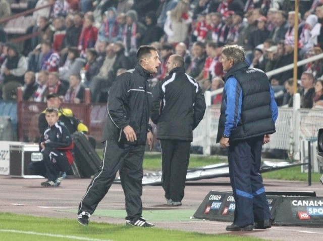 Trenerzy swoim zachowaniem chcą coś ugrać dla drużyny - przyznaje Adam Nawałka (z prawej)