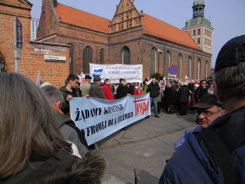 Gdańsk: Marsz w sprawie koncesji dla telewizji Trwam (ZDJĘCIA, FILMY)
