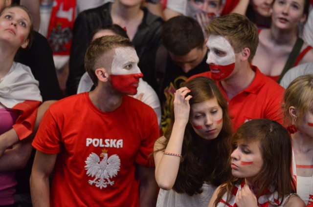 Smutek, żal i rozczarowanie - takie uczucia panowały w poznańskiej Strefie Kibica po zakończeniu spotkania Polska - Czechy