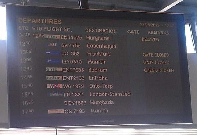 Samolot do egipskiej Hurgady odleciał z blisko 9-godzinnym opóźnieniem. W tym czasie zastępczy samolot poleciał już do Egiptu, by wrócić z innymi turystami do Poznania.