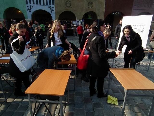 Poznań: Akcja pomocy dla szkoły Zakątek [ZDJĘCIA, FILM]