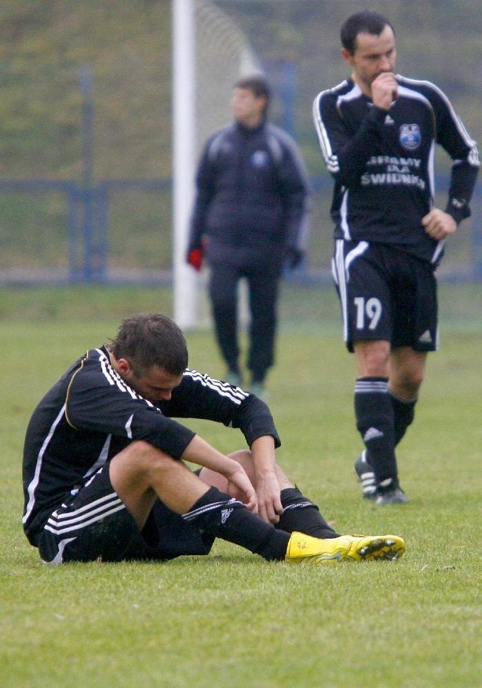 Piłka nożna: Derby dają Górnikowi Wałbrzych mistrza jesieni (zdjęcia)