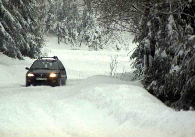 Droga na Salmopol zawsze w zimie jest wyzwaniem dla kierowców