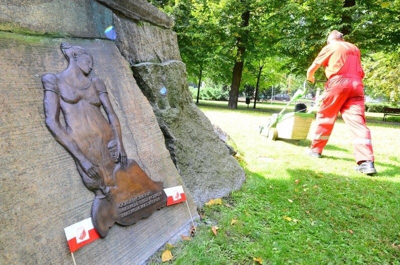 Poznań: Odsłonią płaskorzeźbę ku czci matek Katynia i Sybiru w rocznicę agresji ZSRR [ZDJĘCIA]