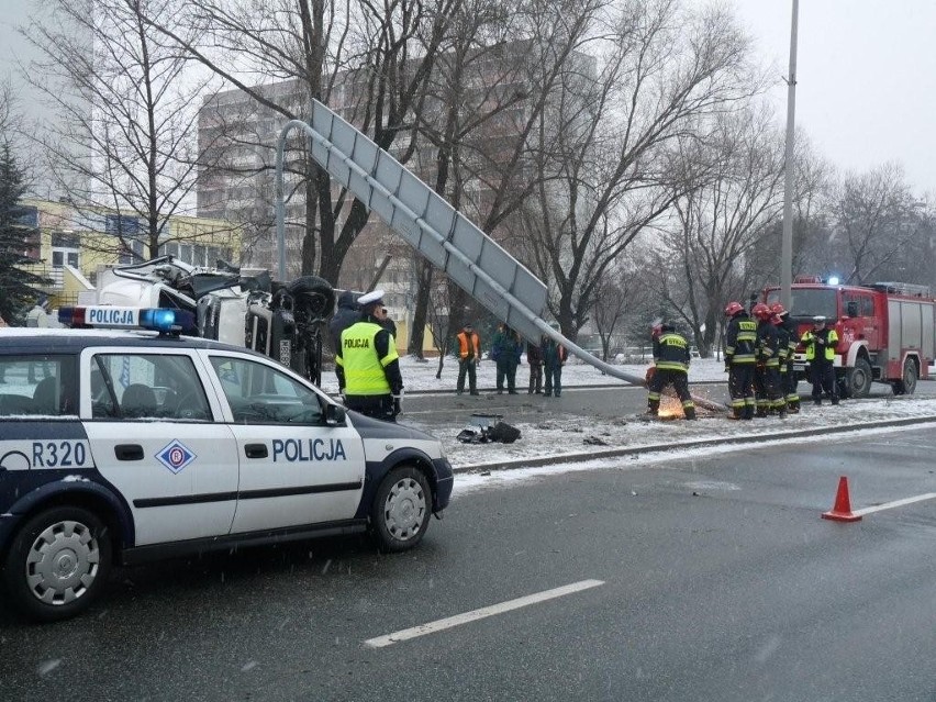 Jastrzębie-Zdrój: Wypadek ciężarówki na Piłsudskiego [ZDJĘCIA]