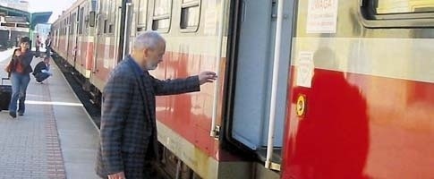 Pasażerowie coraz bardziej skarżą się na nowy rozkład jazdy pociągów. Twierdzą, że poprzednie połączenia Tarnowa z resztą Polski były bardziej dogodne