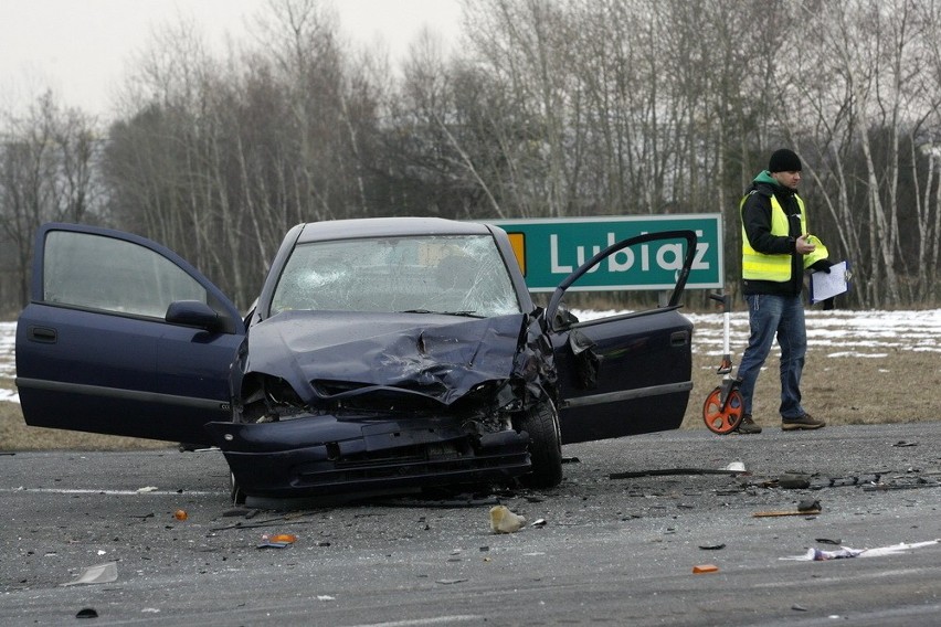 Wypadek w Kawicach. Kobieta zginęła na miejscu (ZDJĘCIA)