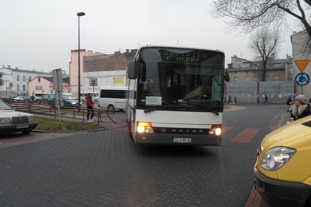 Autobus zastępczy za pociąg z Częstochowy do Lublińca...