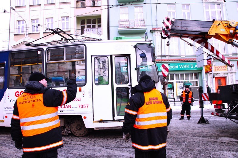 Poznań: Wykoleił się tramwaj na Jeżycach [ZDJĘCIA FILM] 