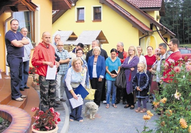 Mieszkańcy osiedla Przy Puszczy proszą urzędników  o zbudowanie przystanku już teraz 