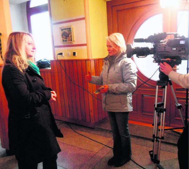Anna Zielonka, z Dziennika Zachodniego, podczas nagrania dla TVP