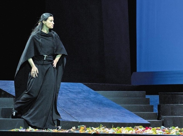 Premierowe spektakle "Marii Stuardy" odbędą się w sobotę i niedzielę w poznańskiej operze. W roli tytułowej wystąpi Joanna Woś