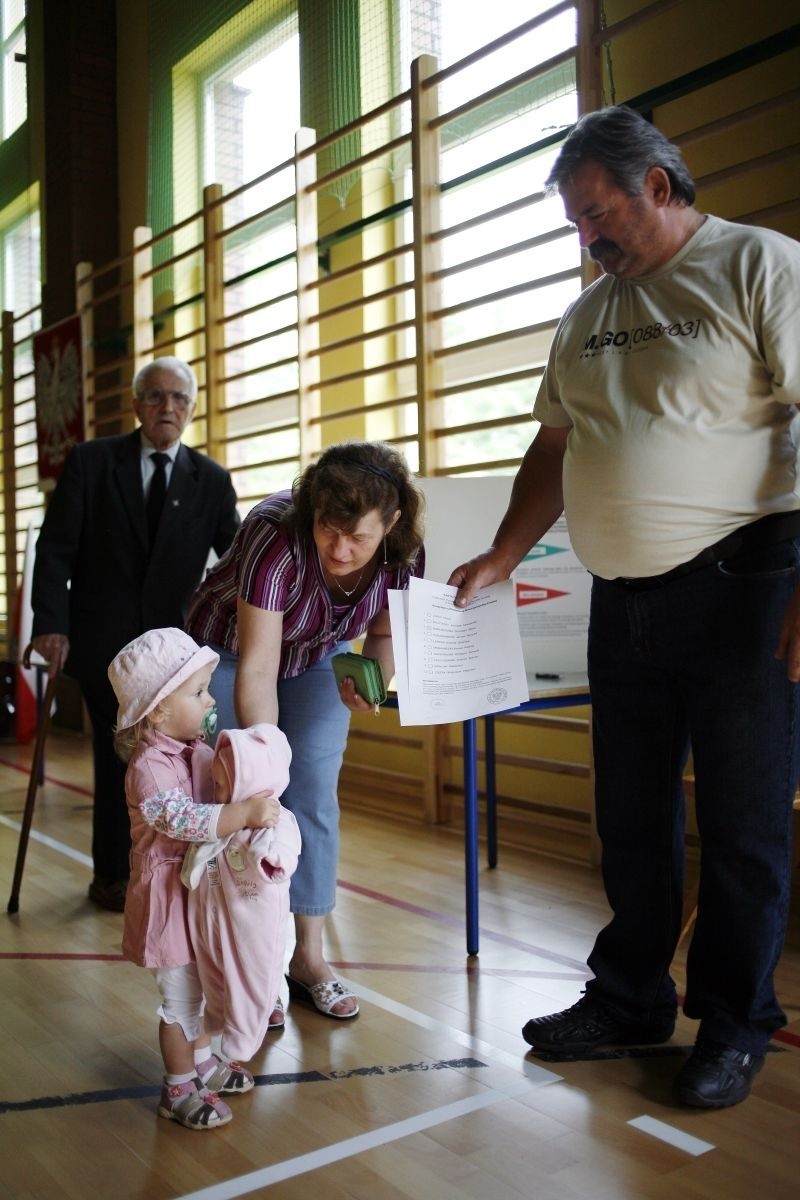 Krystyna I Janusz Koptystyńscy z wnuczką Oliwią Haniszewską