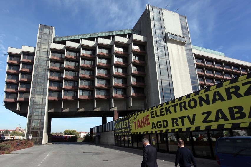 Tak prezentowały się wnętrza hotelu 10 lat od zamknięcia