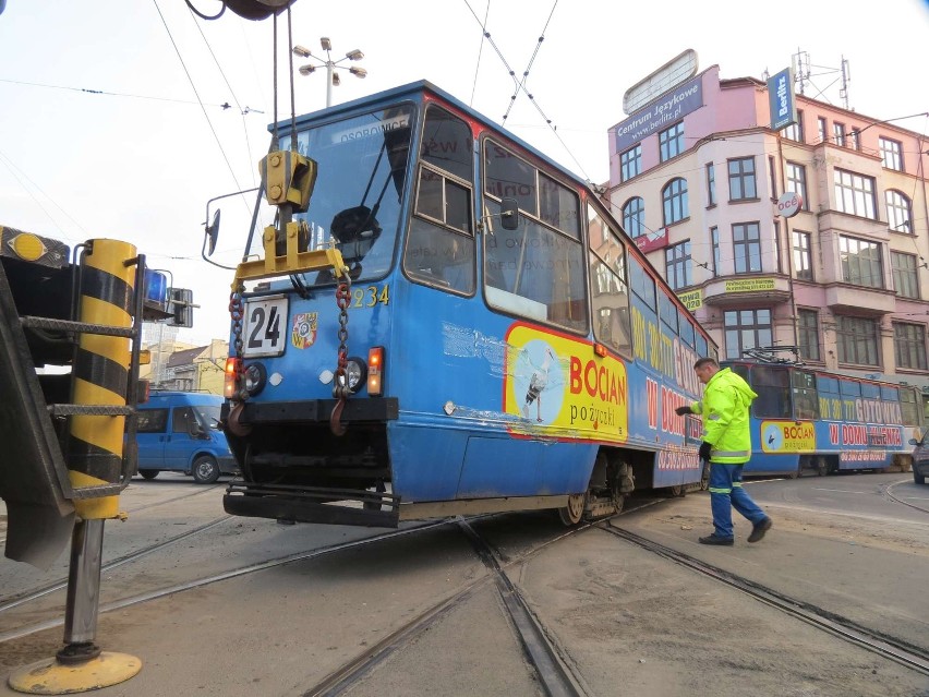 Wrocław: Wypadek tramwajów na Kazimierza Wielkiego (ZDJĘCIA)