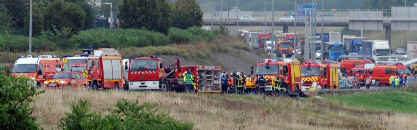 Wypadek autokaru we Francji: 2 osoby nie żyją. Na pokładzie pasażerowie z Katowic
