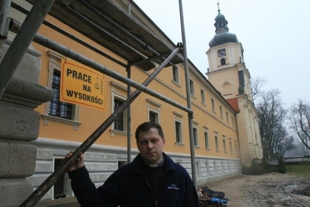 Sanktuarium i opactwo w Rudach. Górnośląski &quot;feniks z popiołów&quot; [STARE I NOWE ZDJĘCIA]