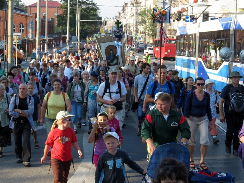 Wystartowała wrocławska pielgrzymka na Jasną Górę (ZDJĘCIA)